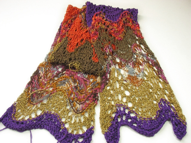 A FREE EASY KNIT SCARF PATTERN FOR THOSE RED HAT SOCIETY LADIES